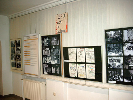 Ausschnitt des Ausstellungsraumes im Spengler Museum ...UND DIENSTAGS ZUR DEMO - DIE FRIEDLICHE REVOLUTION 1989 IN SANGERHAUSEN